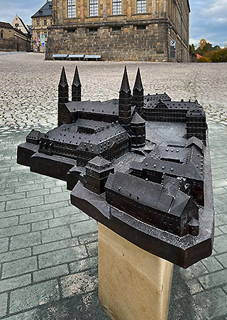 Picture: Tactile model showing the buildings on the Domberg
